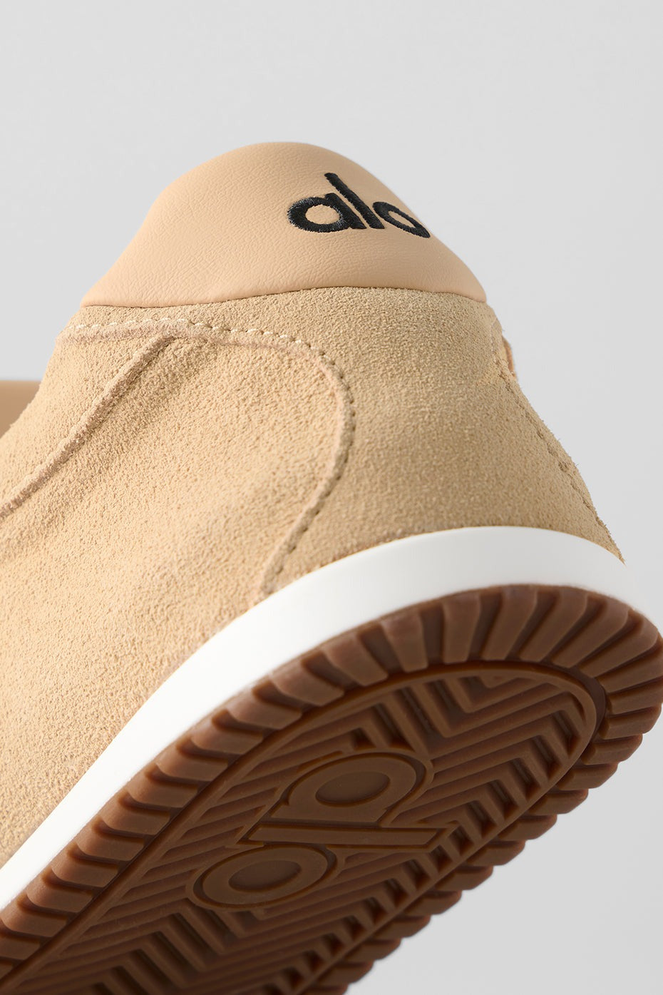 ALO Sunset Sneaker + Jisoo - Caramel Cream