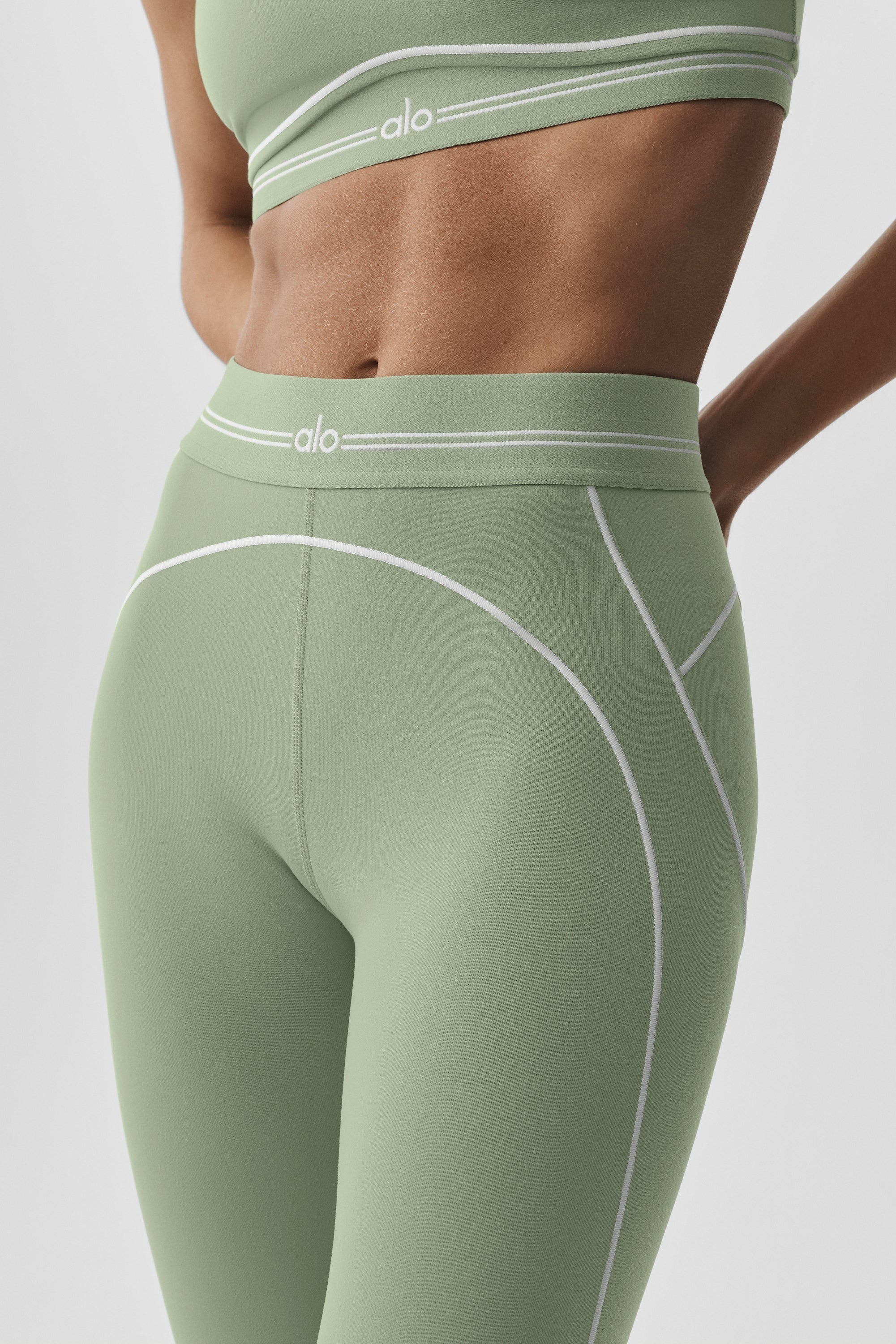 Airbrush High-Waist 7/8 Heart Throb Legging - Dune Grass/White
