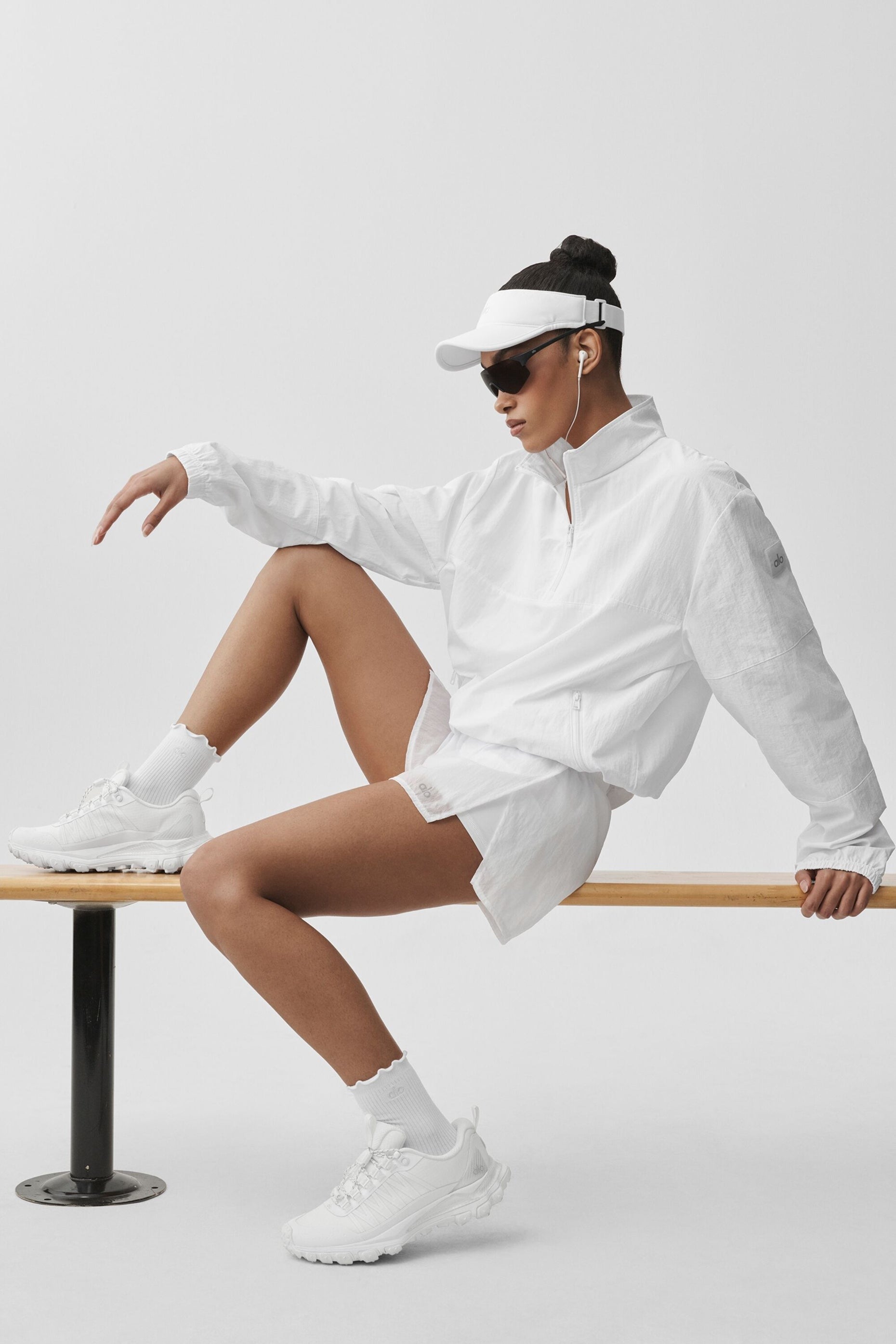 Light Weight Takeaway Track Pullover - White