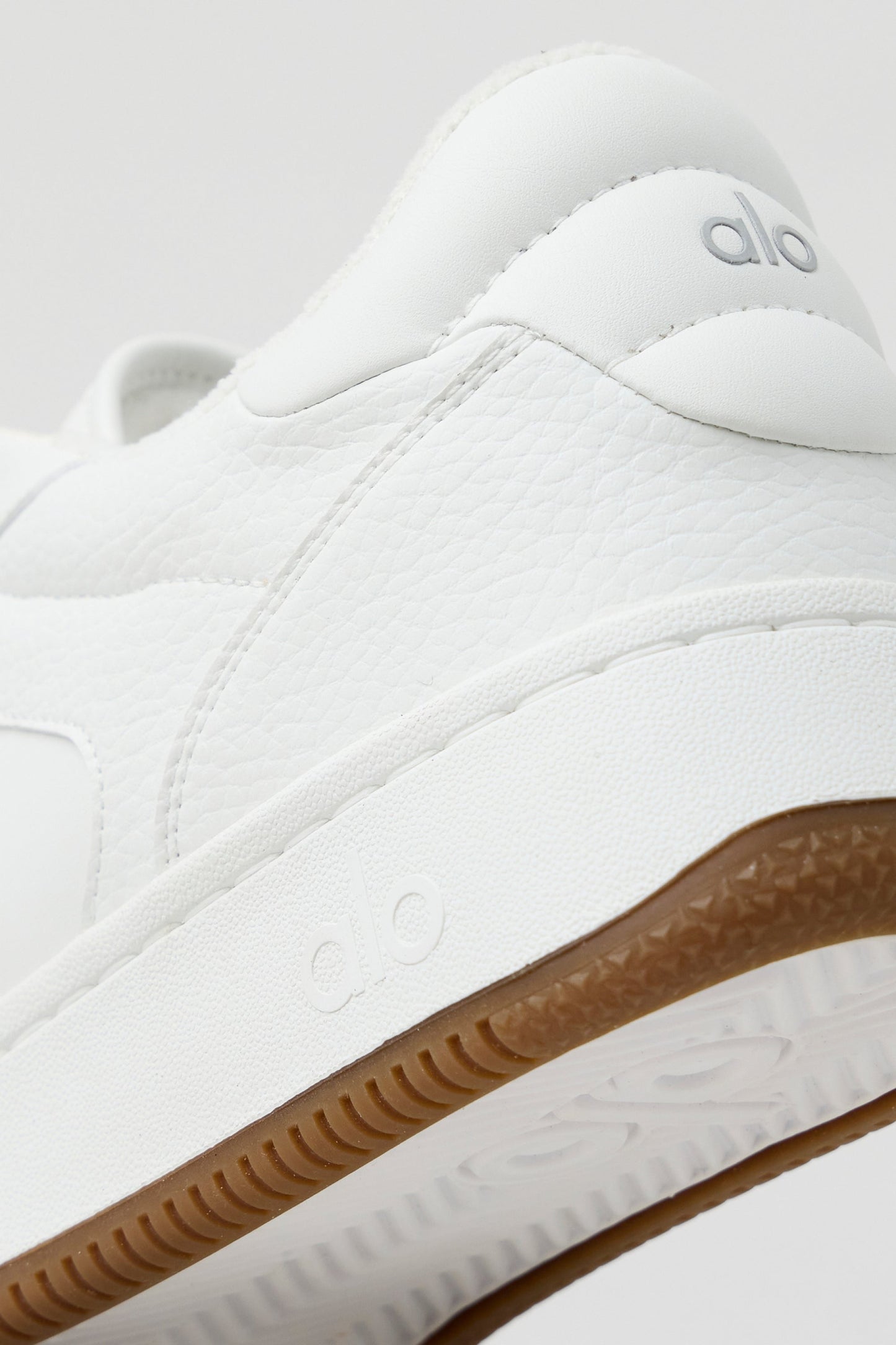 ALO Recovery Mode Sneaker - Natural White/Gum