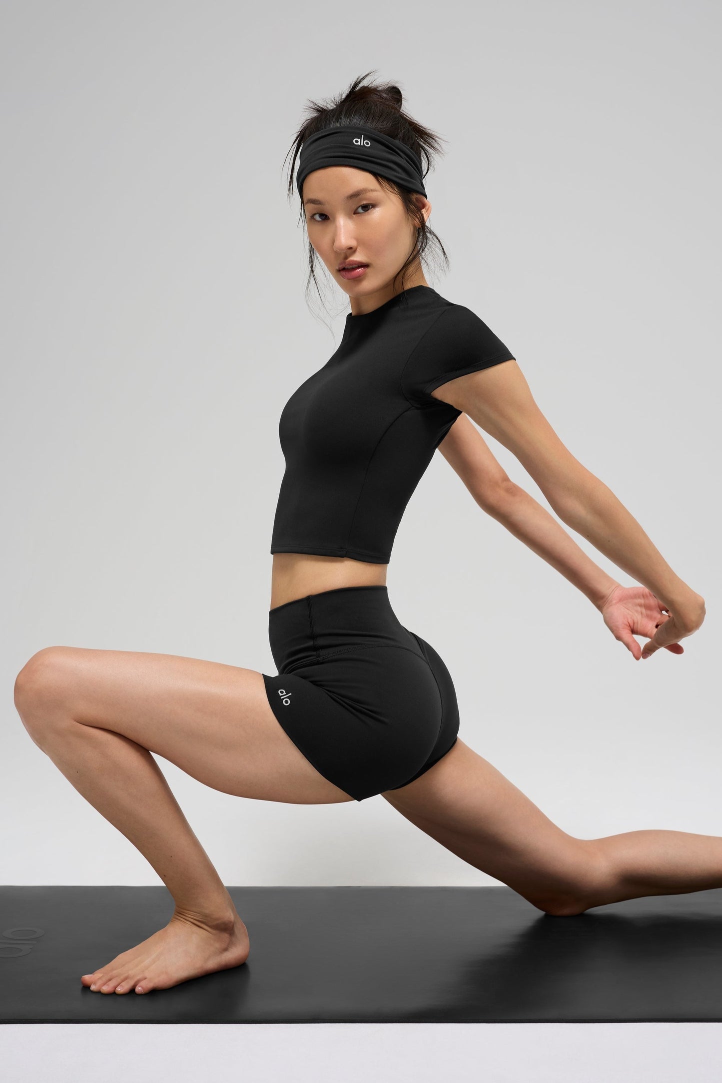ALO Softsculpt Precision Short Sleeve Top - Black