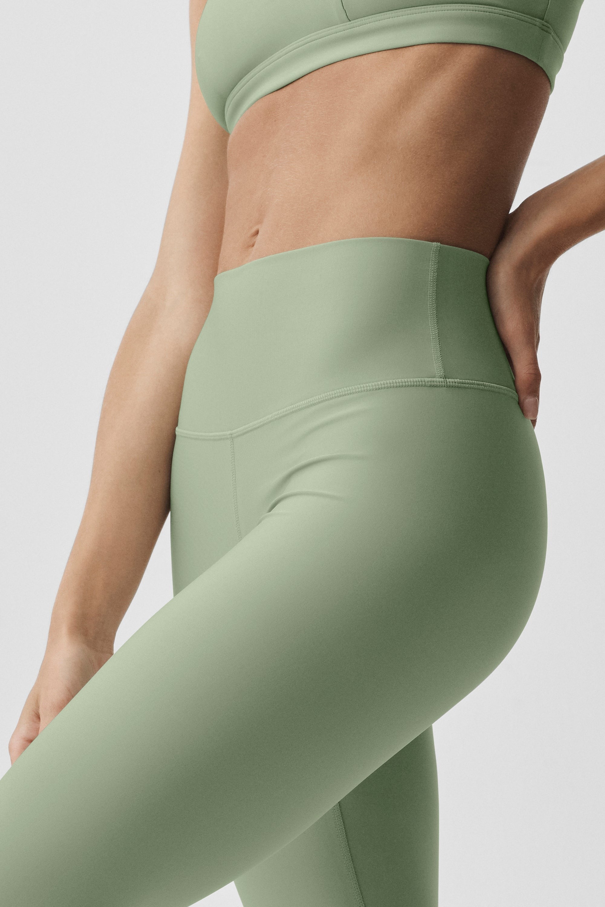 16" High-Waist Airlift Capri - Dune Grass