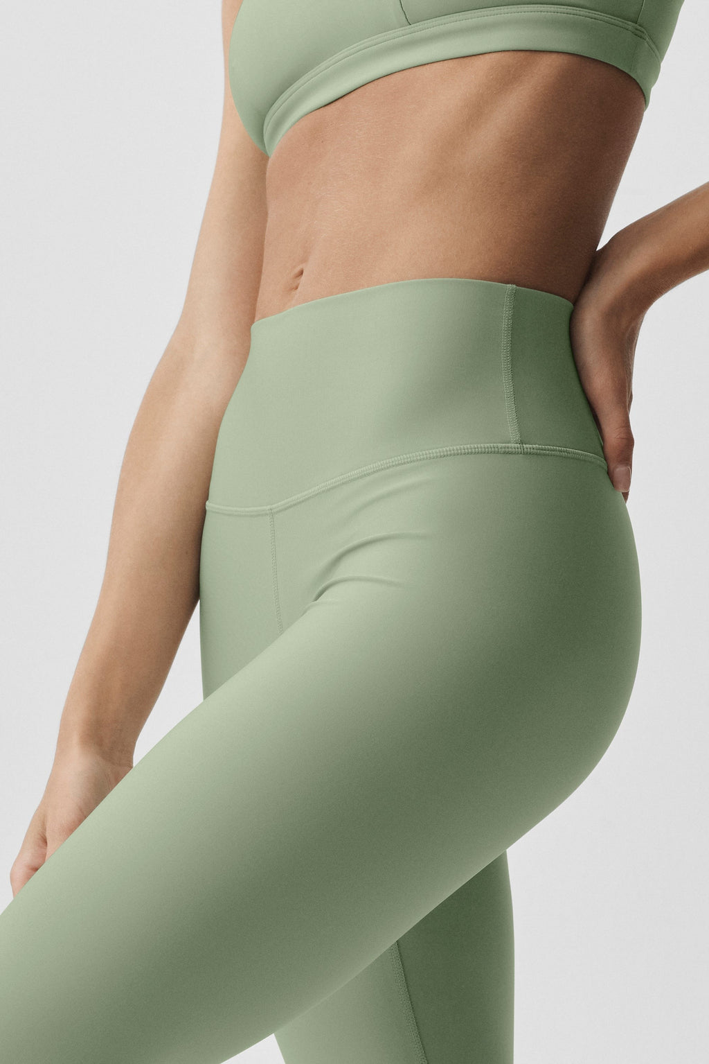 16" High-Waist Airlift Capri - Dune Grass