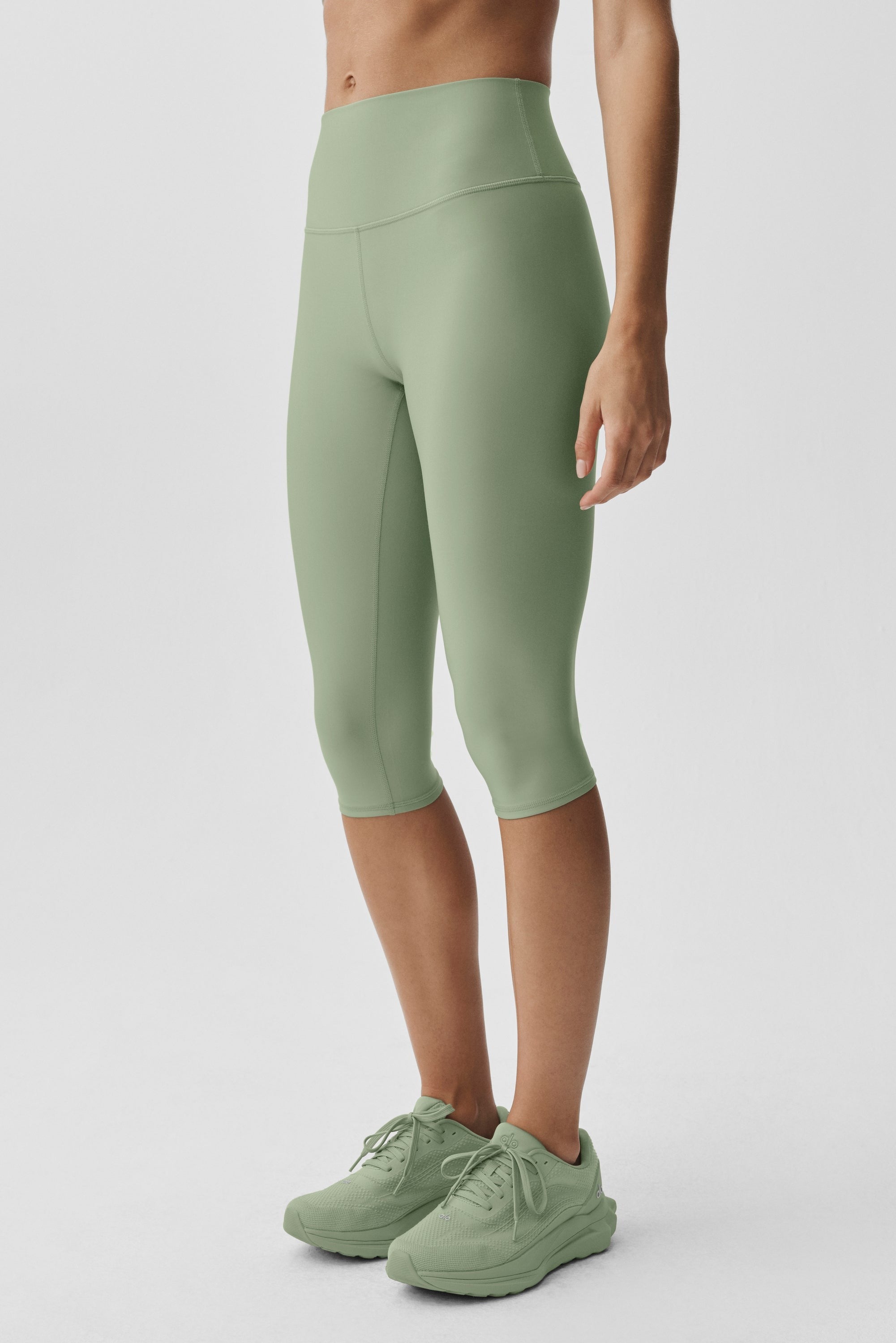 16" High-Waist Airlift Capri - Dune Grass
