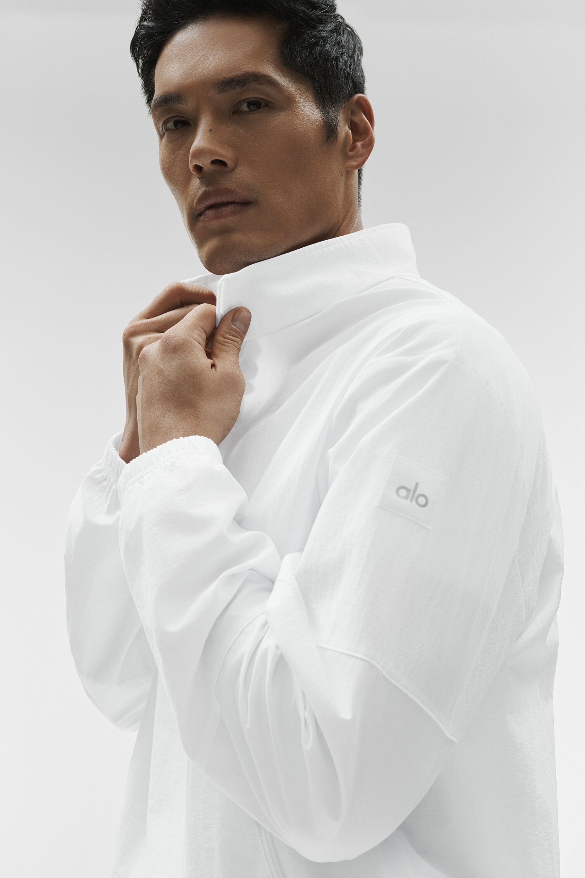 Light Weight Takeaway Track Pullover - White