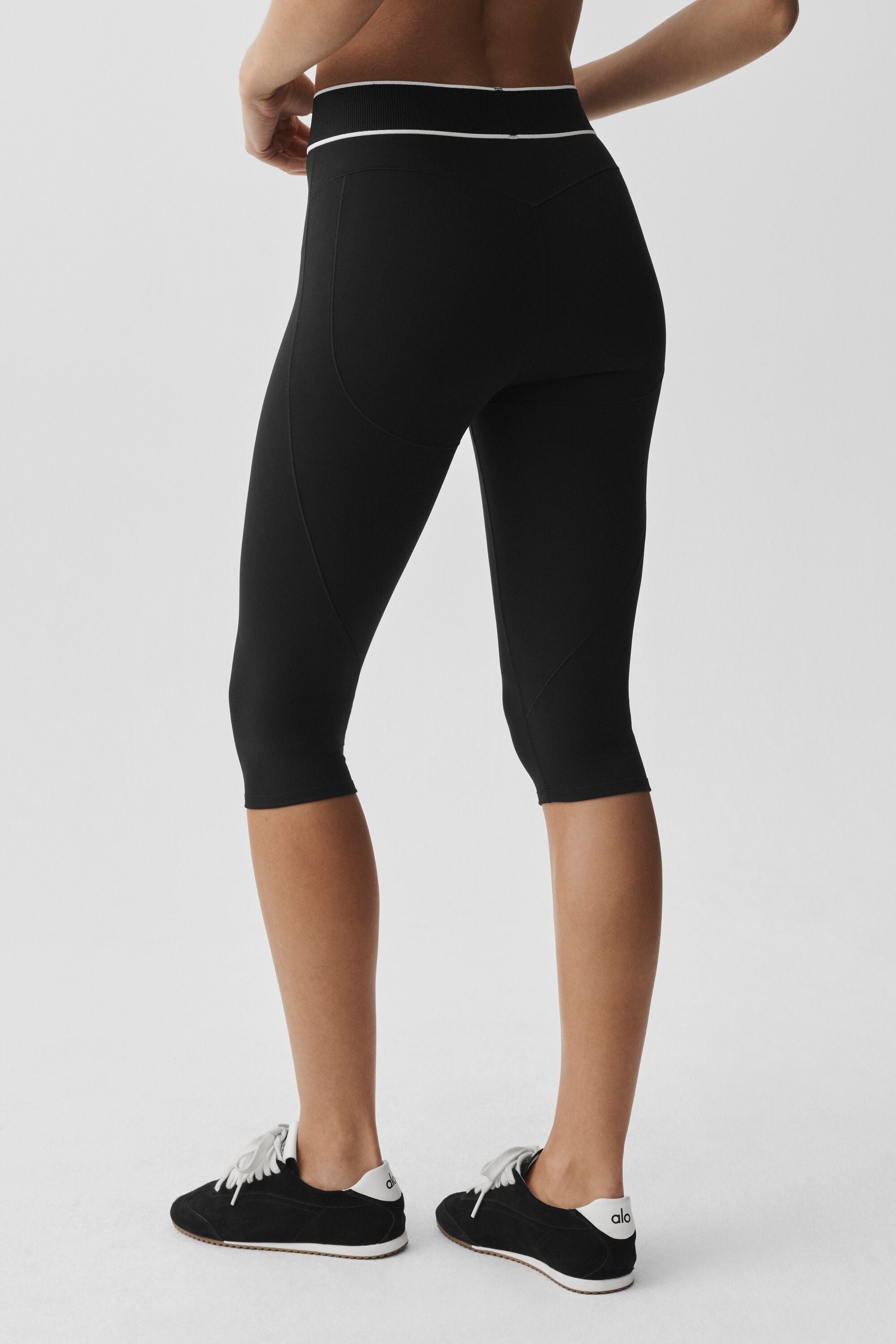 ALO Softsculpt High-Waist Amp It Up Capri - Black