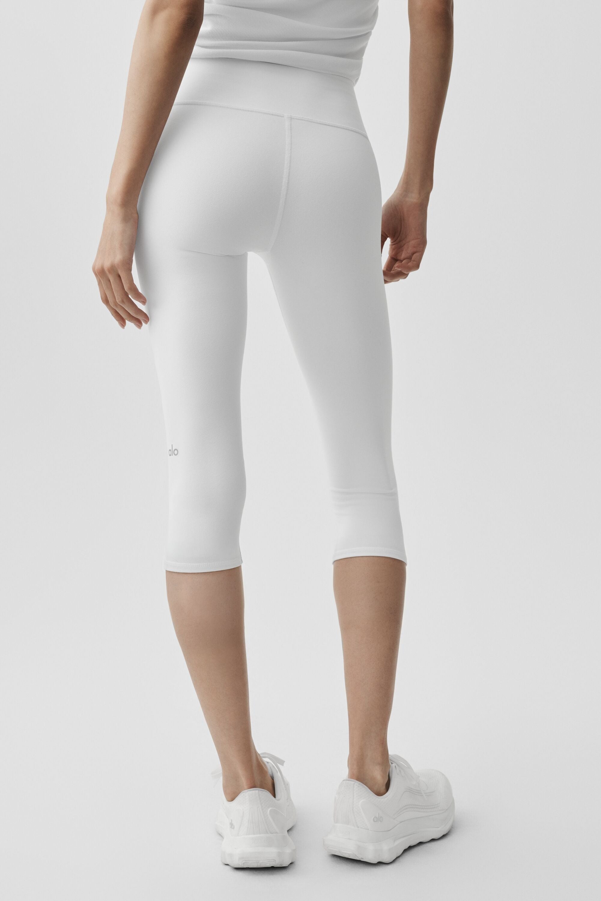 16" High-Waist Airbrush Capri - White